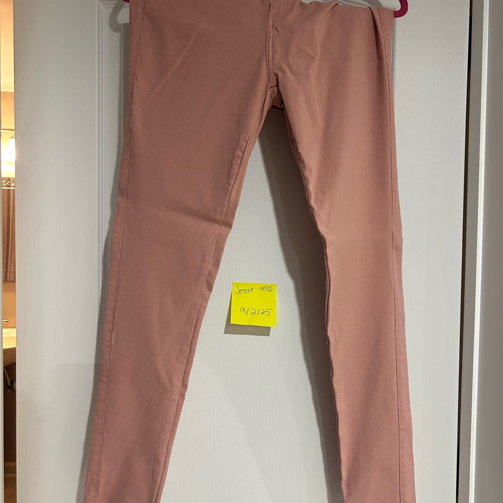 Trendy Women's Skinny Jeans in Soft Pink
